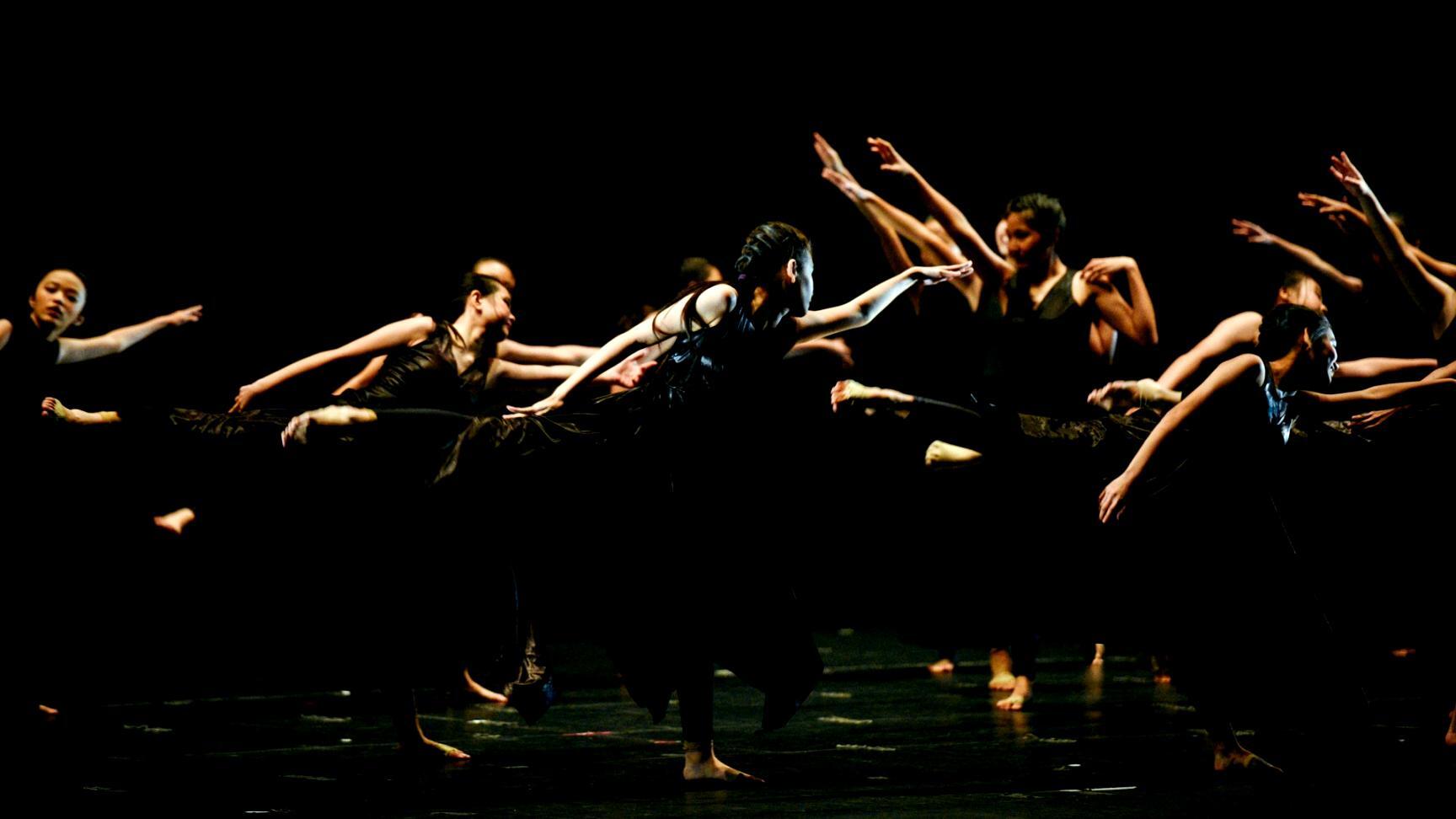 Choreographie-Aufführung im Theater mit ausgezeichneter Bühnenpräsentation